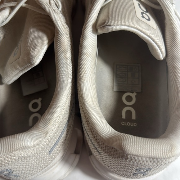 Used On Running women’s light grey Sneakers sz 10 on clouds - Picture 6 of 7